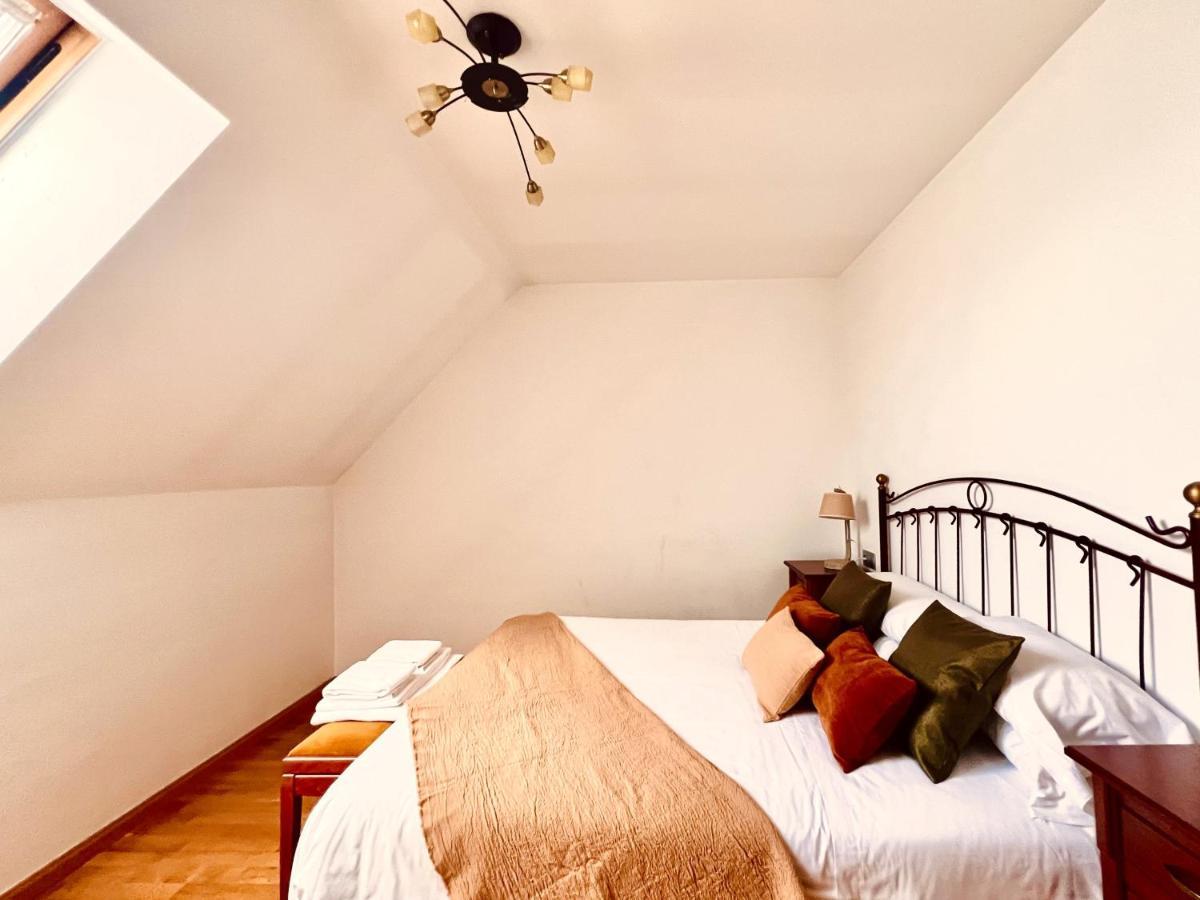 Housingleon - Conde Duplex Con Garaje Gratuito Lägenhet Exteriör bild