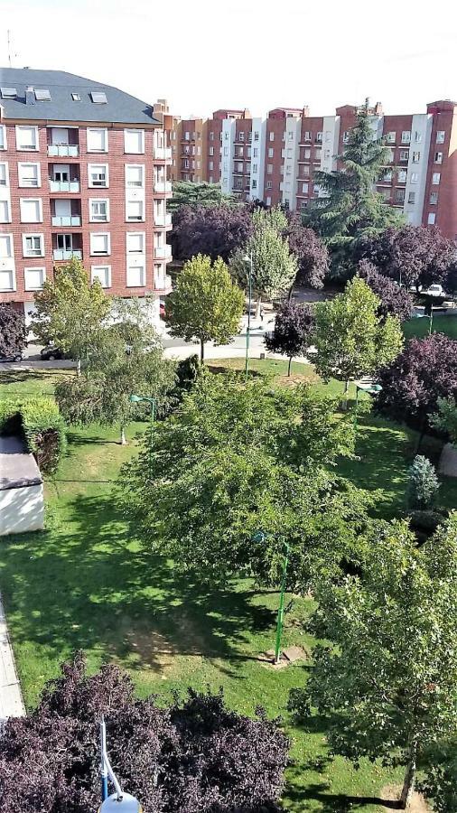 Housingleon - Conde Duplex Con Garaje Gratuito Lägenhet Exteriör bild