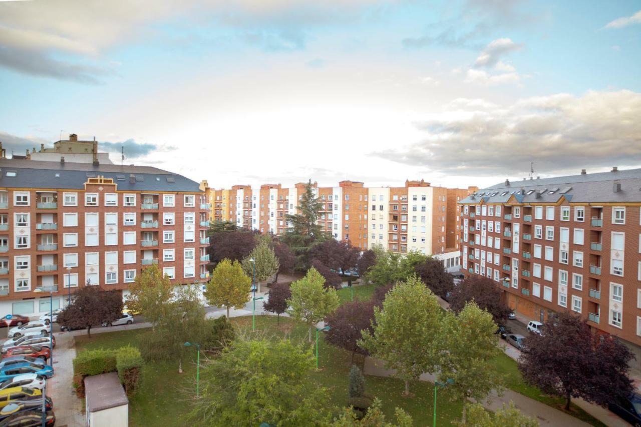 Housingleon - Conde Duplex Con Garaje Gratuito Lägenhet Exteriör bild
